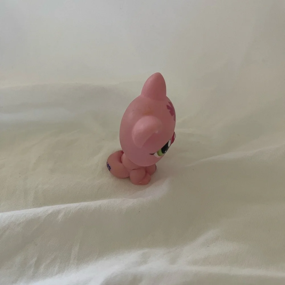 Littlest Pet Shop LPS #1846 KITTY CAT Licking Paw Hasbro Olive Green Eyes Flower